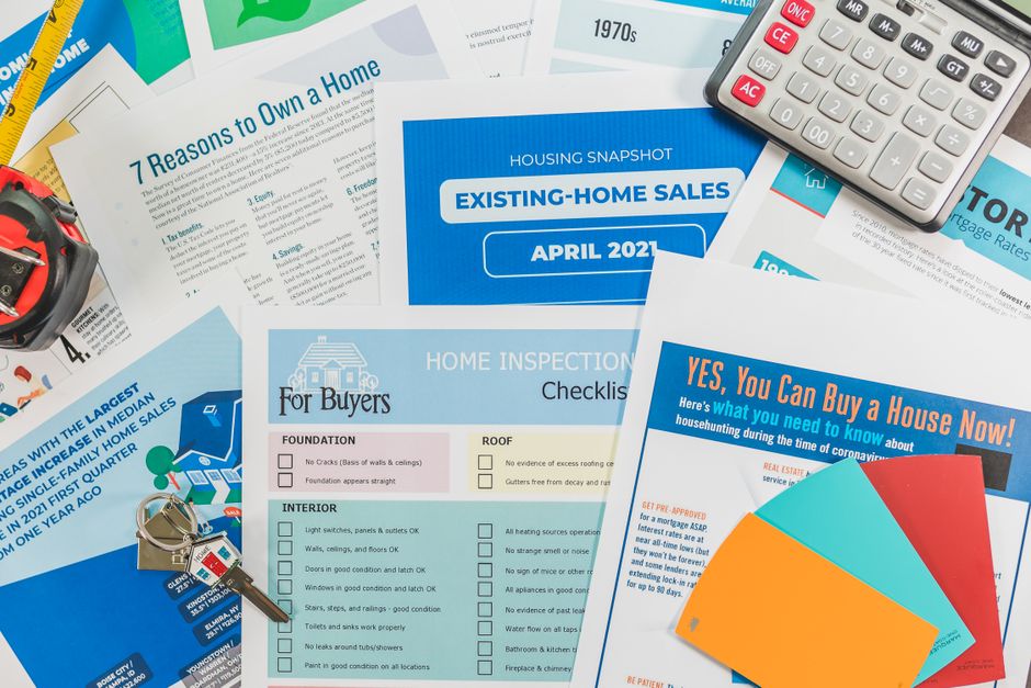 A checklist of documents needed for a SNAP application, including pay stubs, ID, and utility bills