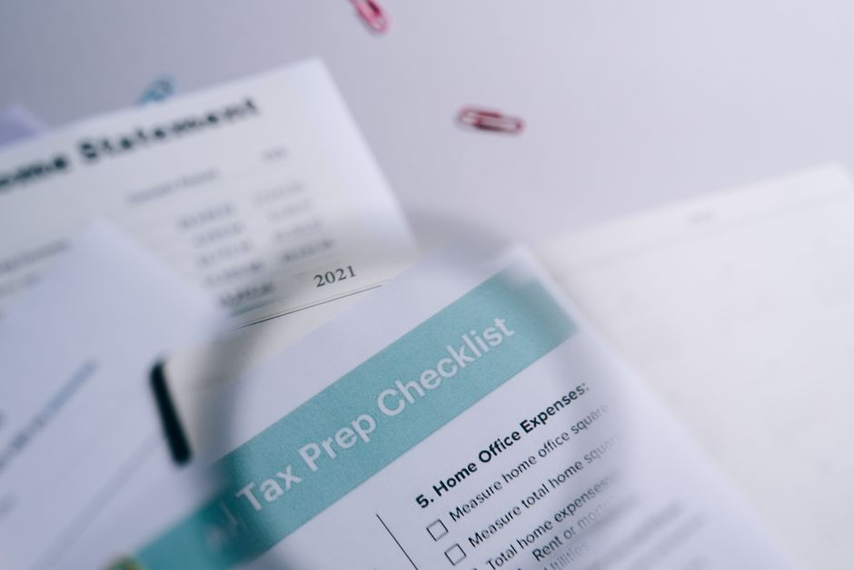 A checklist of official documents required for a SNAP application, including tax forms and ID.