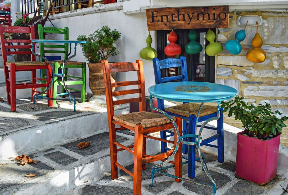 A colorful table displaying everyday greeting phrases in Spanish, French, German, Japanese, and Mandarin with English translations.