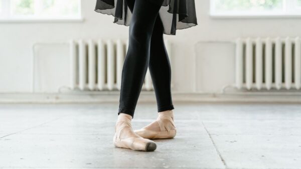The Ultimate Bloch Pointe Shoe Size Chart & Sizing Guide for Dancers